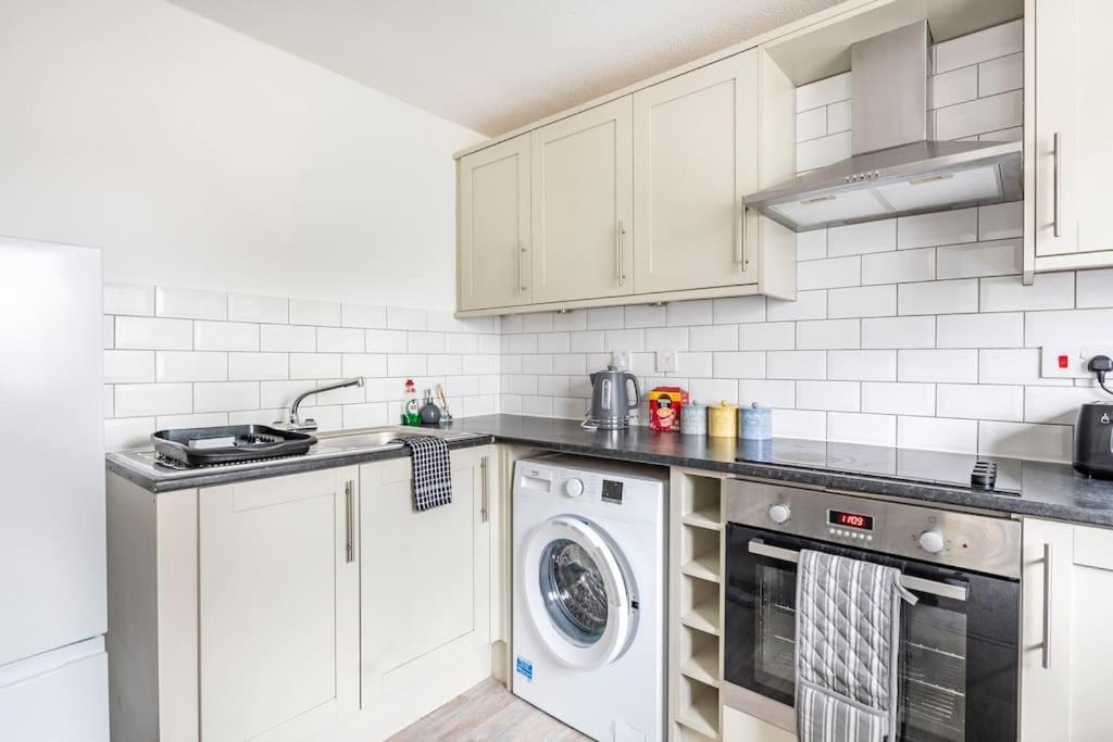 Two Bedroom Flat Near Colchester Hospital With Free Parking And Internet Mile End Экстерьер фото